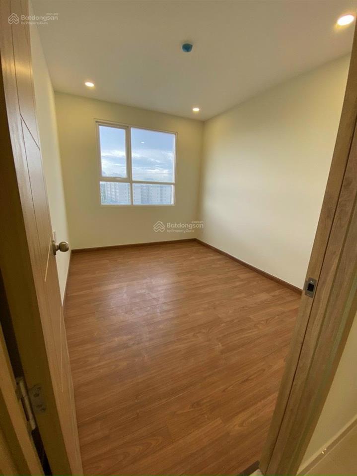 Tôi kẹt tiền cần bán căn góc 3pn 2wc 79m2 giá 2,910 tỷ tặng lại nội thất