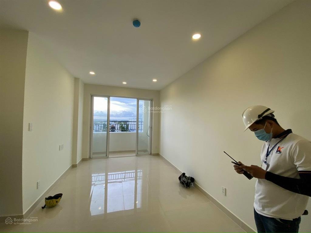 Tôi kẹt tiền cần bán căn góc 3pn 2wc 79m2 giá 2,910 tỷ tặng lại nội thất