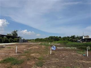 Định cư nước ngoài cần bán gấp đất 600tr nguyễn cư trinh, phường 1, cà mau, gần bhx. dt 120m2. shr.
