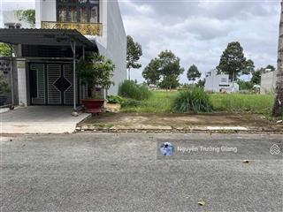 Kẹt tiền bán gấp đất 105m2 đ. hồ thị nhâm, long đức, gần chợ đêm thành phố trà vinh. giá 600tr. shr