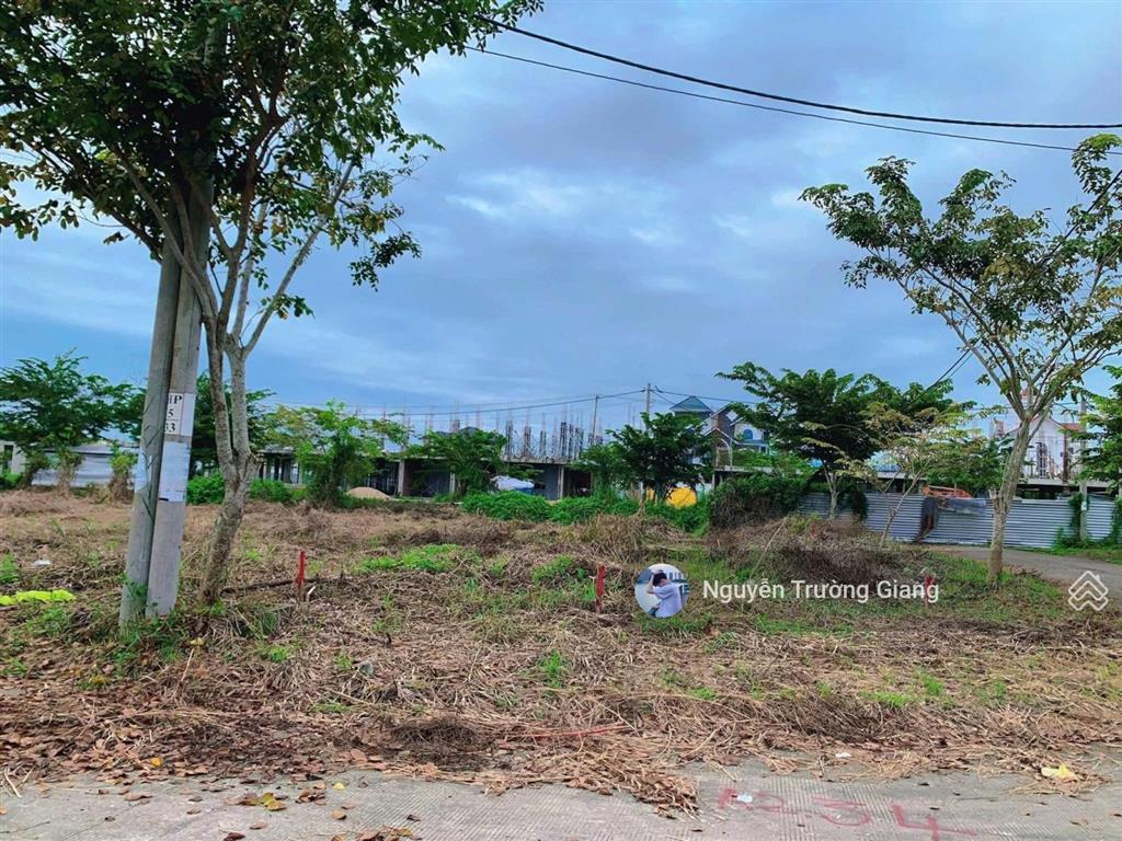 Cần bán gấp đất đẹp mt trần văn ẩn,long đức,trà vinh giá 580tr/120m2 full thổ cư sổ hồng riêng.