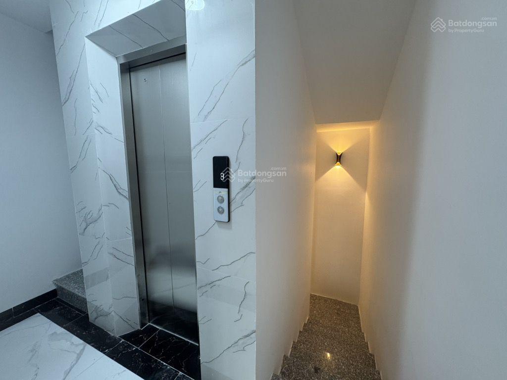 Nhà duy nhất thạch bàn nhỉnh 6 tỷ thang máy ngõ thông lô góc