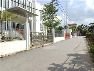 Bán nhà cổ bi  dân xây chắc chắn  gần đường ô tô tránh  gần trường, chợ, cơ quan hành chính.