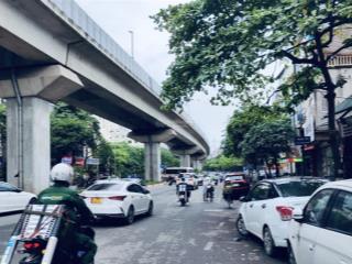 Vị trí đắc địa lô góc  ô tô tránh kinh doanh sầm uất  nội thất cao cấp phố hoàng cầu100m x 5 tầ