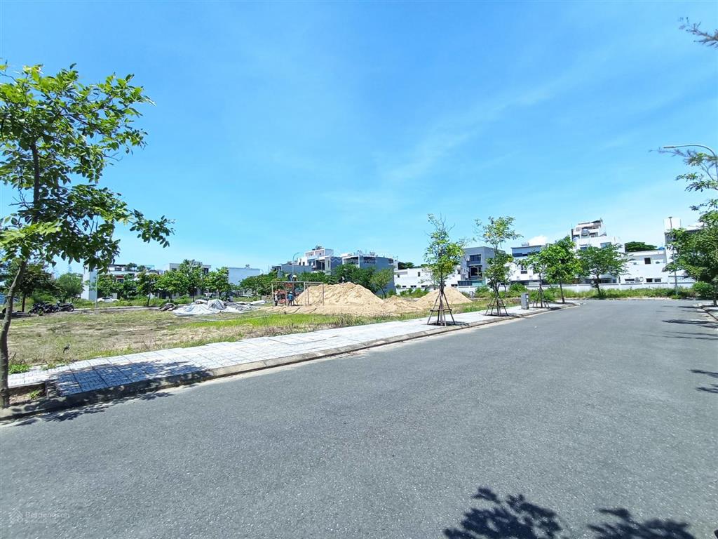 Đất đối diện trường đại học fpt xây căn hộ dịch vụ dòng tiền