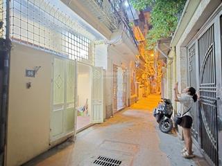 Bán nhà quan nhân sổ đỏ vuông nhà 4 tầng ngõ 3 gác tránh