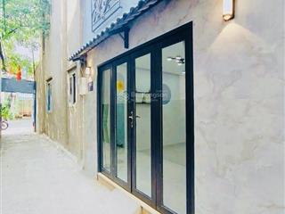 Nhà đẹp chủ gấp bán ngay chợ tân hương chỉ hơn 2tỷ,cách 1 căn ra mặt tiền.