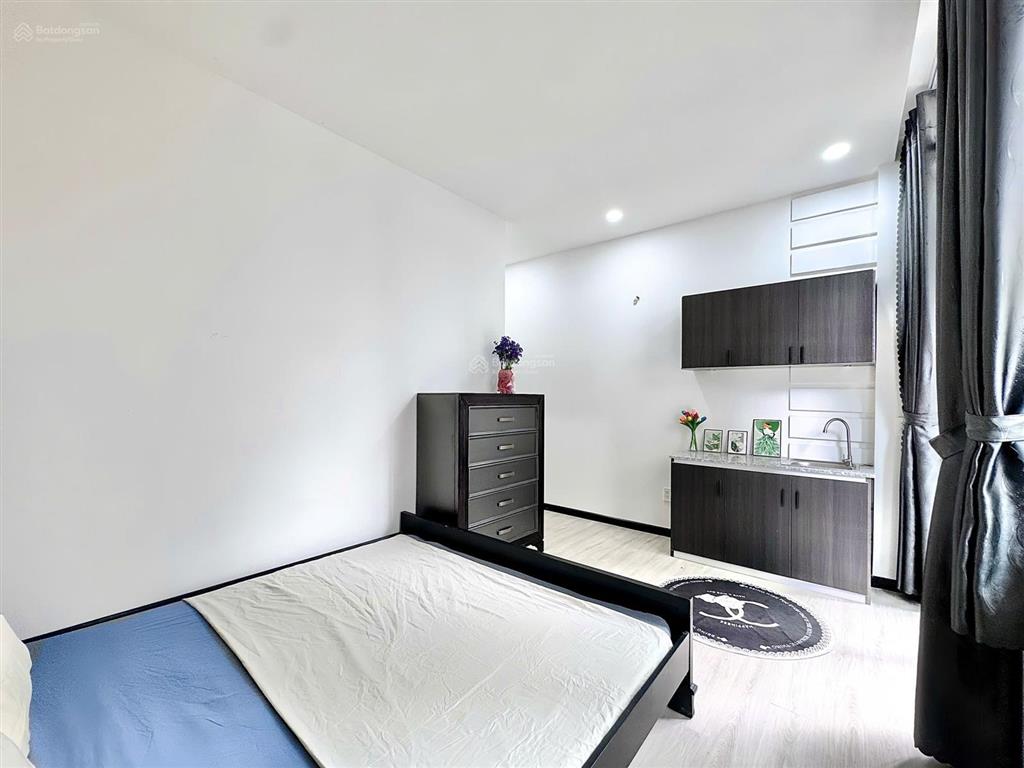 Studio ban công đầy đủ nội thất ở ngã tư bảy hiền