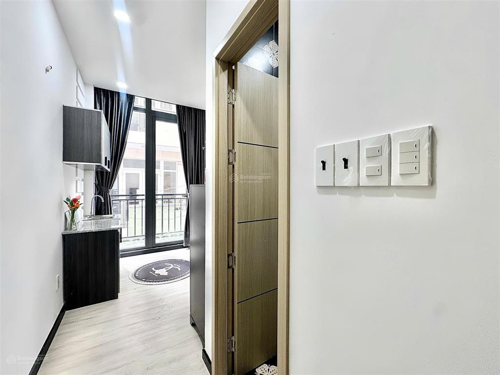 Studio ban công đầy đủ nội thất ở ngã tư bảy hiền