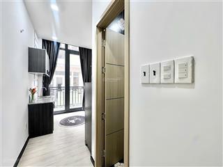 Studio ban công đầy đủ nội thất ở ngã tư bảy hiền