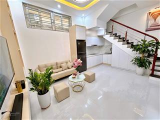 Bán nhà trần thái tông 56m2 x 5 tầng mặt tiền 5m giá chỉ 10 tỷ  cầu giấy  trần thái tông