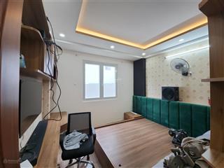 Nhà 5 tầng quận 4 hẻm ba gác dt 4x11m giá 6,1 tỷ.