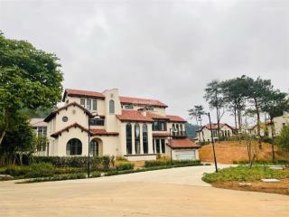 Duy nhất căn biệt thự đơn lập luxury được bao quanh bởi công viên,hồ nước và tổ hợp intercontinetal