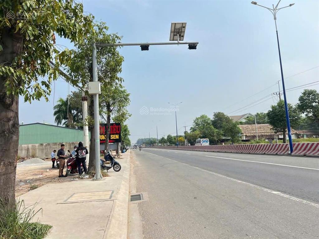 Cơ hội đầu tư đất mặt tiền ql13, 300m2 có sẵn 120m thổ cư, gần tthc bàu bàng, nhỉnh 3 tỷ