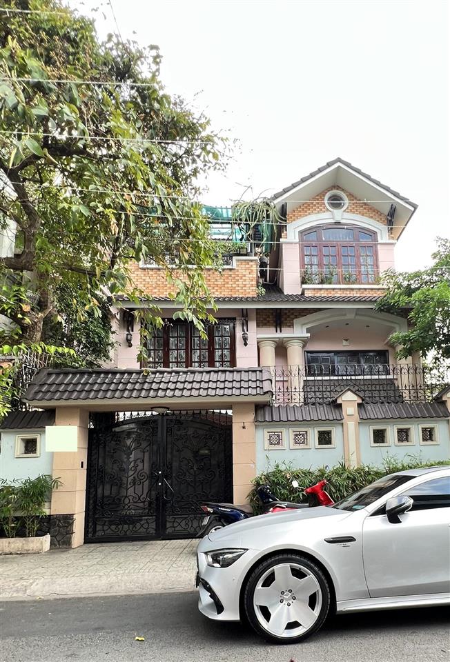 Ngộp bank bán gấp biệt thự ngay hồ biểu chánh q. phú nhuận dt 12x24m xd hầm 4 tầng 38tỷ