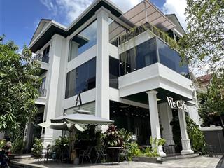 Ngộp bankbán biệt thự view sông sg ngay trần não quận 2  dt 12x22m xd 4 tầng  giá 38 tỷ.