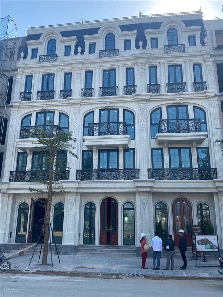 Duy nhất căn shophouse dt 77.5m2 , mặt đường lớn đối diện công viên cây xanh . giá all in 18.7 tỷ