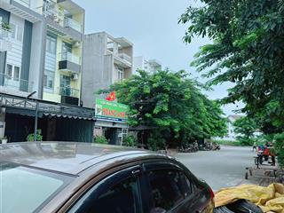 Tôi cần bán gấp nền đất kdc 13e intresco lô h  100m2  đường 20m giá 55 tr/m2 view đẹp