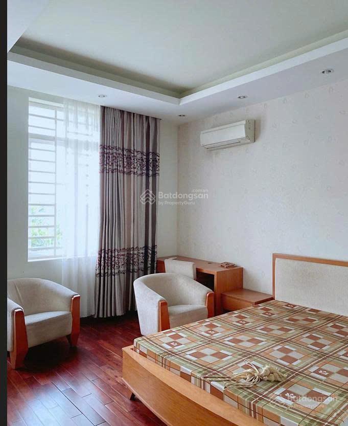 Cho thuê nhà nguyên căn 3 lầu  4pn 4wc full nội thất như hình ở kdc 13e intresco đường lớn 14m