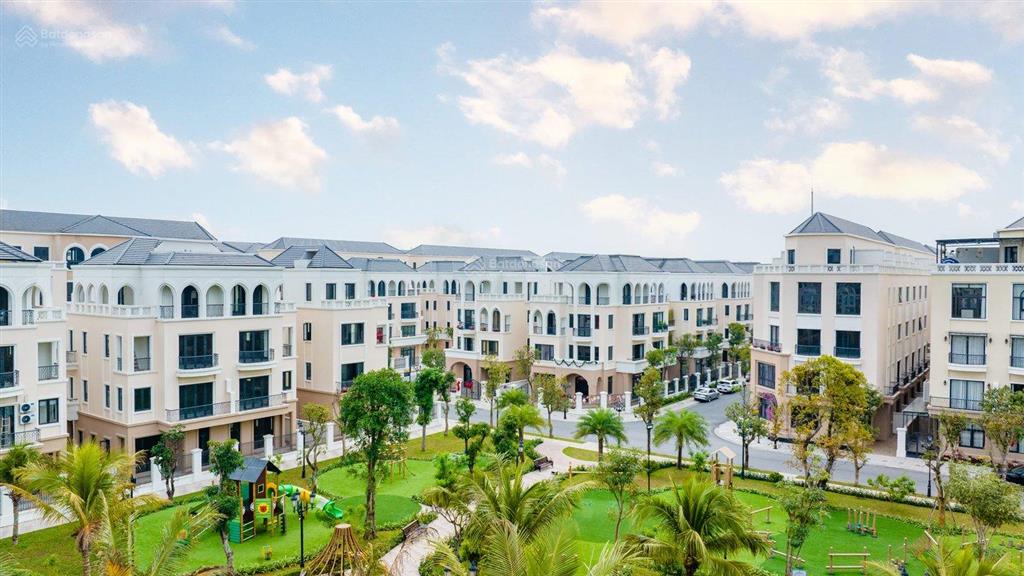 Bán liền kề phân khu cọ xanh giá sốc chỉ 10,775 tỷ căn thô loại 3, sát công viên