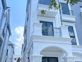 Cho thuê biệt thự 200m2 hoàn thiện cơ bản có máy lạnh âm trần giá 30 triệu tại vinhomes grand park