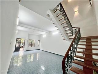 Gia đình tôi cần bán gấp căn nhà kdc 10ha(mười mẫu), 100m² (5x20m), 3pn 2wc, 1 trệt 1 lầu, có 14 tỷ