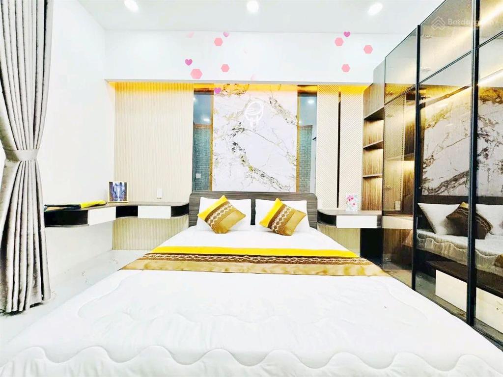 Cần bán gấp căn nhà dt 72,5m2, đườbg oto võ thị sáu  quận 3, cho thuê 25tr, gần bv da liễu