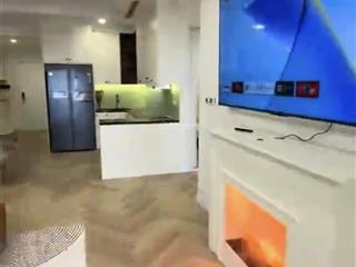 Chuyển nhượng căn 3pn royal city tầng cao ban công đn 115m2