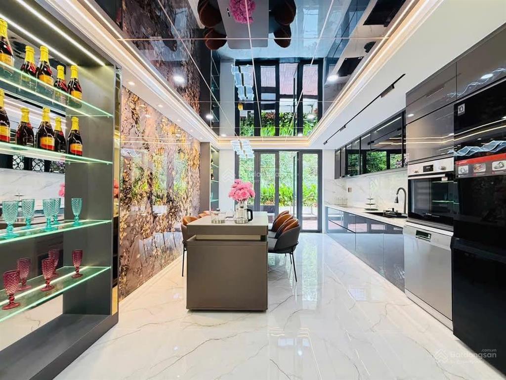 Chính chủ cần bán nhà hoàng diệu, p13, q4, gần trường thpt nguyễn hữu thọ, giá 3tỷ990, dt 71,4m2