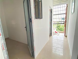 Chính chủ cho thuê chdv 2pn ban công tách bếp sát vách đh văn lang