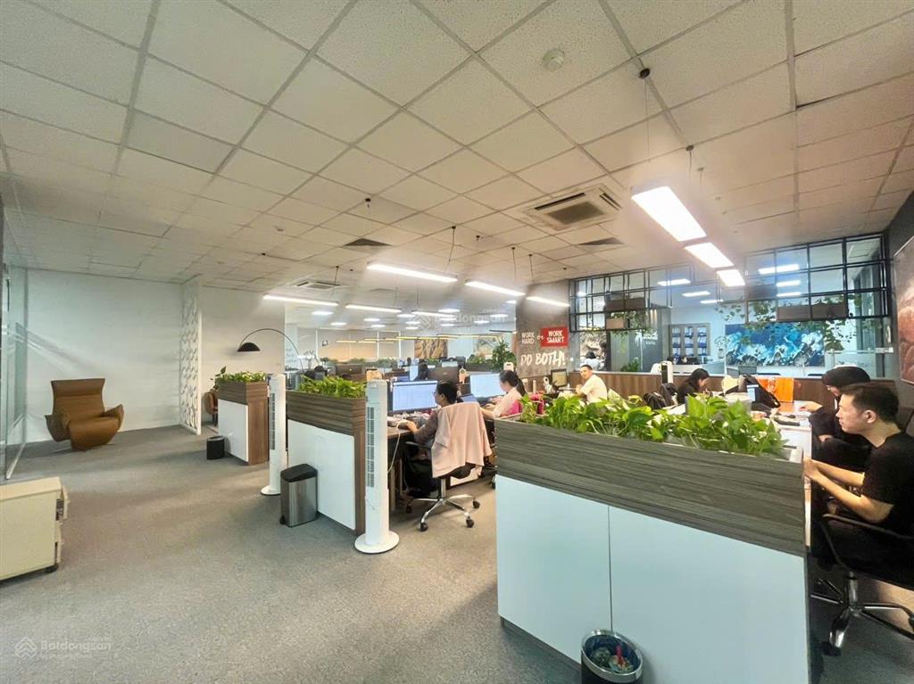 Cho thuê gấp sàn văn phòng 350m2 sẵn nội thất tại duy tân  cầu giấy giá chỉ 250k/m2/th