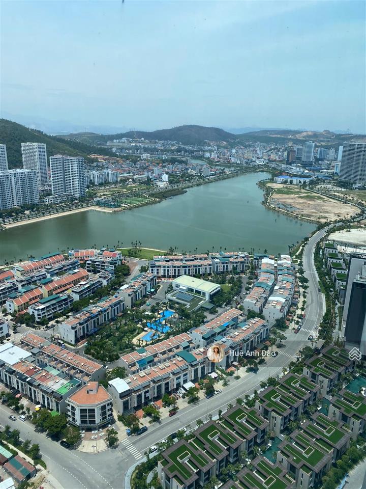 Bán căn hộ à la carte tầng cao, view thoáng, giá tốt nhất thị trường giá chỉ 2.3 tỷ