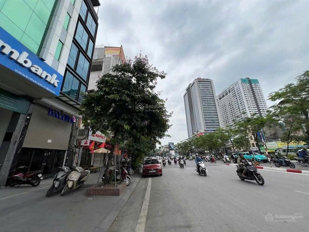 Siêu siêu siêu rẻ. mặt phố hoàn kiếm. 210m. mặt tiền 8m. lô góc, 3 mặt thoáng vỉa hè mênh mông.