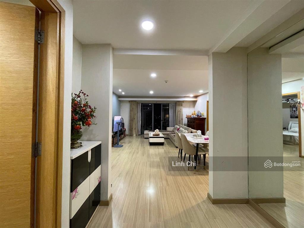 Giảm giá bán gấp sky city tower  88 láng hạ. 139m2, 3 ngủ. có slot ô tô.  0946 116 ***