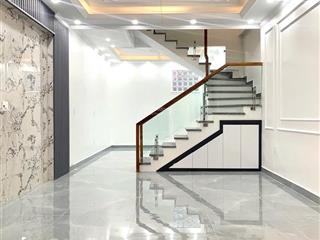 Nhà mới đẹp  đang hoàn thiện  phố lũng bắc