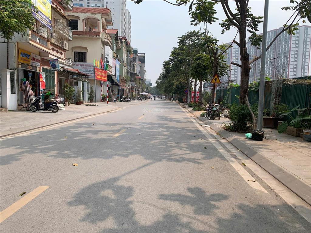 Cần bán gấp đất ngọc thụy 100m2 2 thoáng oto tránh ba gác sổ vuông vắn cách 1 nhà ra đường qh 17m