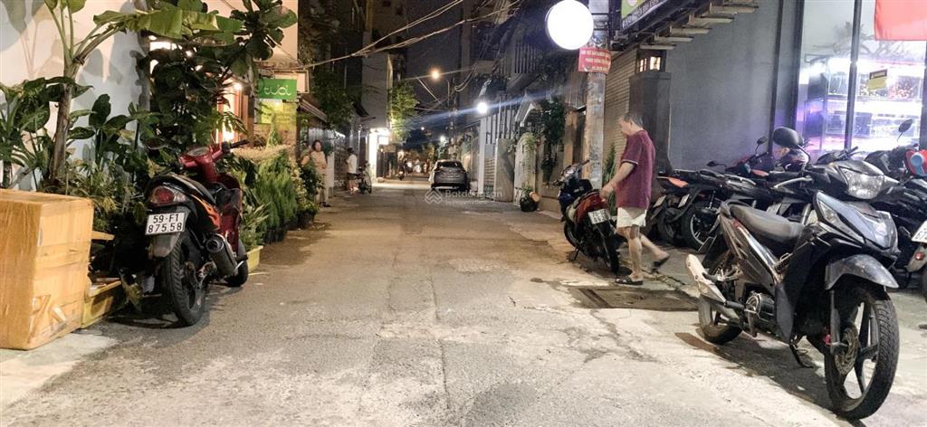 Bán gấp chdv (117m2) hxh ung văn khiêm  bt  gần trường đh  thu gần 800tr/năm. chỉ 15 tỷ hơn. tl