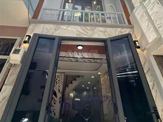 Chỉ 5.x tỷ mà doanh thu hơn 200tr/năm. sát mt trần bình trọng, q.5  5 phòng. 4 tầng.