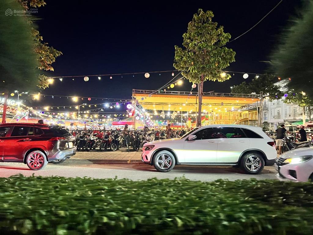 Bán nhà 133,3m2, giá 2,6 tỷ tl, chợ đêm bờ sông bạch đằng, phường phú cường, tptdm, bình dương