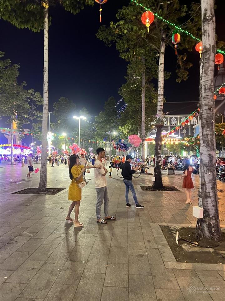 Bán nhà 133,3m2, giá 2,6 tỷ tl, chợ đêm bờ sông bạch đằng, phường phú cường, tptdm, bình dương