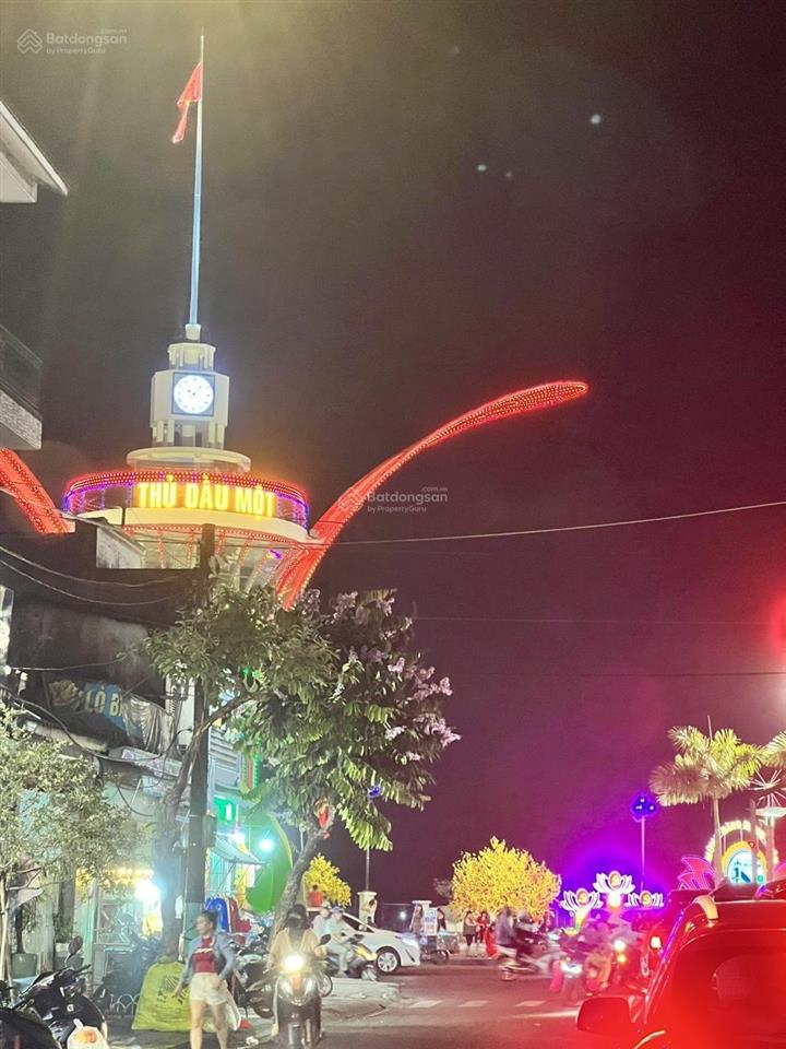 Bán nhà 133,3m2, giá 2,6 tỷ tl, chợ đêm bờ sông bạch đằng, phường phú cường, tptdm, bình dương