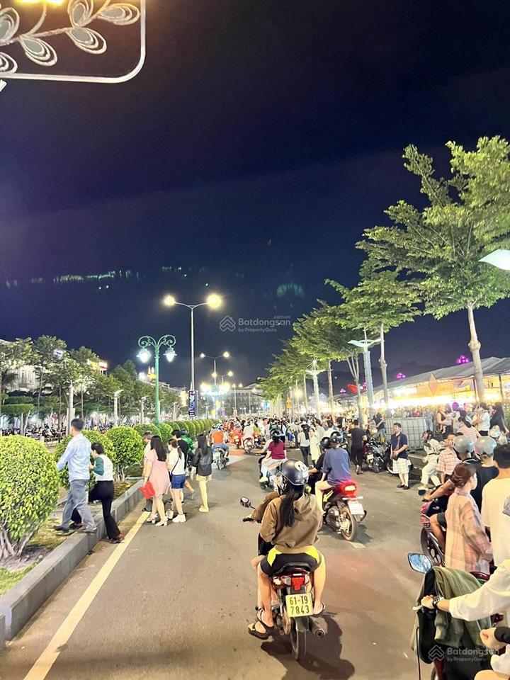 Bán nhà 133,3m2, giá 2,6 tỷ tl, chợ đêm bờ sông bạch đằng, phường phú cường, tptdm, bình dương