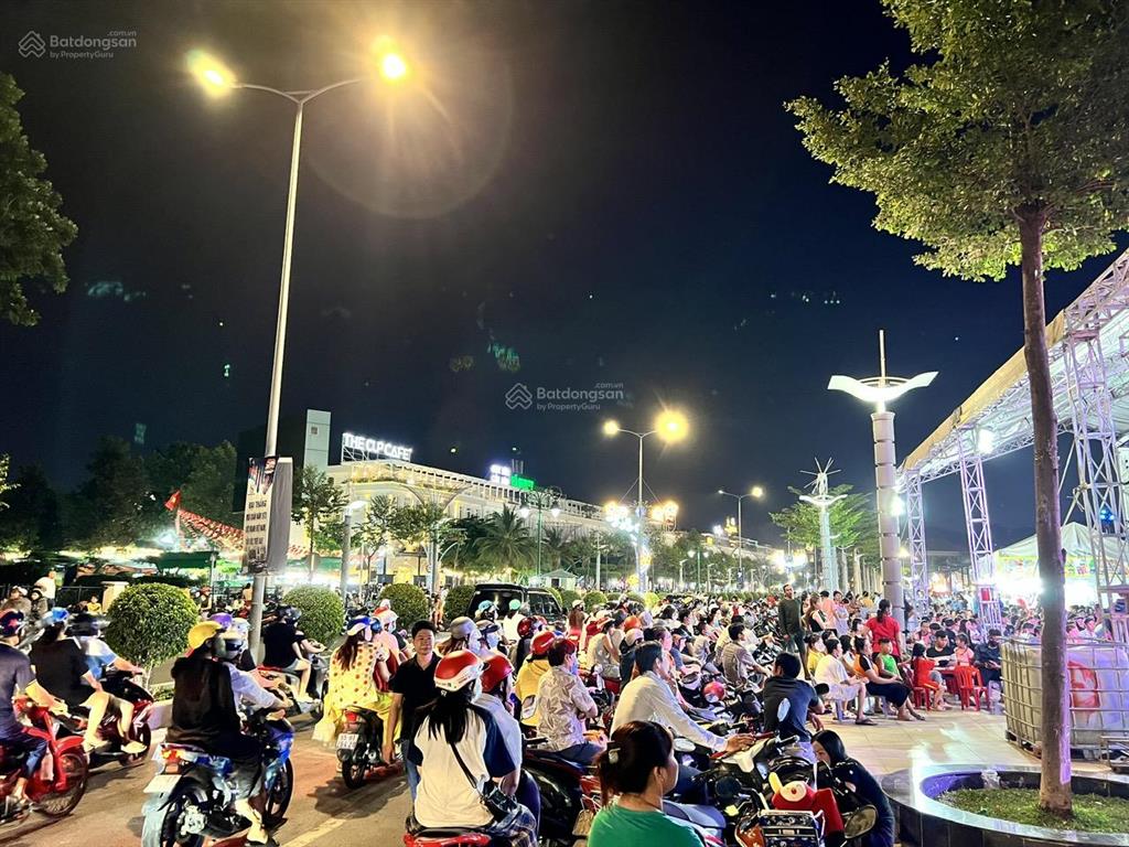 Bán nhà 133,3m2, giá 2,6 tỷ tl, chợ đêm bờ sông bạch đằng, phường phú cường, tptdm, bình dương