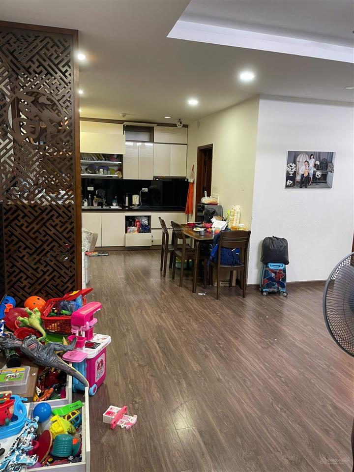 Cần bán nhanh căn 2n2wc vinaconex 2, giá 5,4 tỷ có thương lượng cho khách thiện chí.