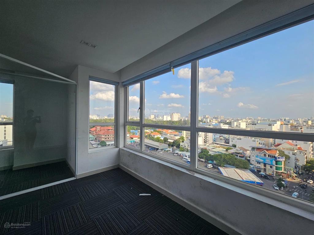 Cho thuê văn phòng tại sky center, tân bình, 15 triệu, 70m2 giá cực chất hàng hiếm  vào ngay