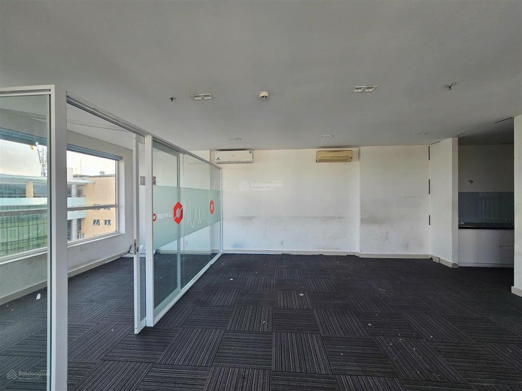 Cho thuê văn phòng tại sky center, tân bình, 15 triệu, 70m2 giá cực chất hàng hiếm  vào ngay
