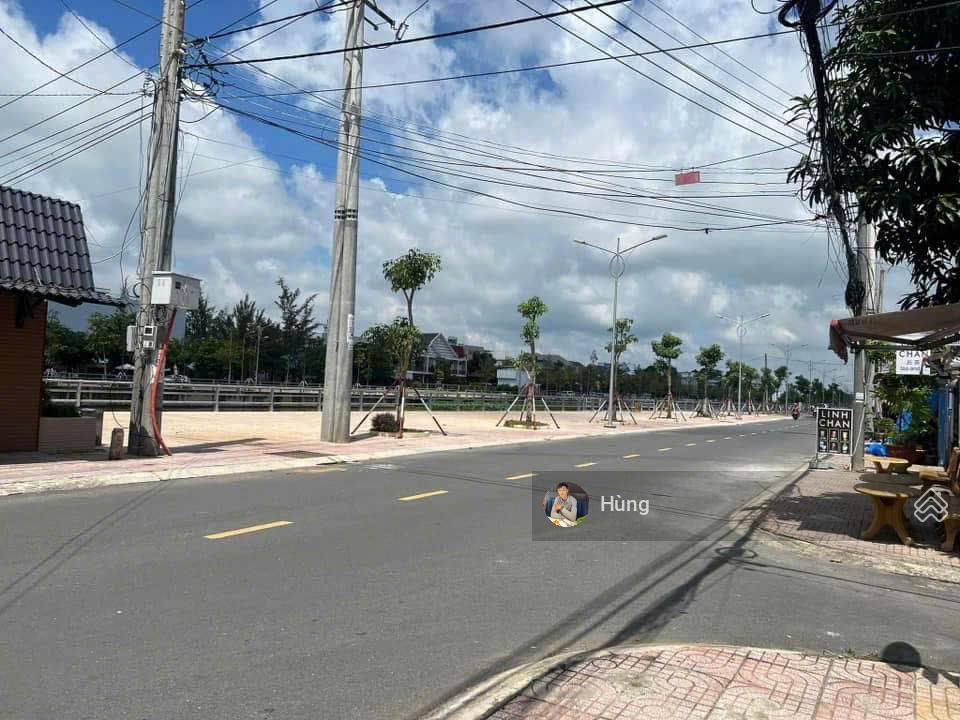 Chính chủ bán đất lô góc 2 mặt tiền đường nguyễn thái học trung tâm gò công