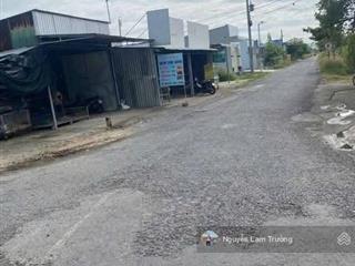 Tôi đang cần bán gấp lô đất diện tích 100m2/giá 495 triệu shr tại thị trấn long hồ, vĩnh long