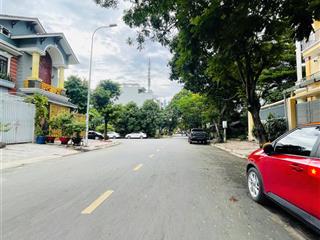 Nhà 3 tầng sân thượng xây kiên cố  gần siêu thị mega market ,phường an phú  100m2 thống số chuẩn