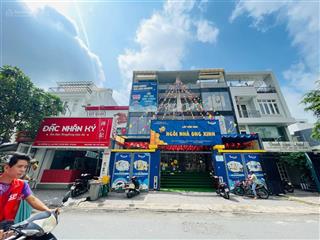 Vị trí mặt tiền kinh doanh vô cùng nhộn nhịp  đối diện 8 block cc the sun avenue 106m2 ngang 6m
